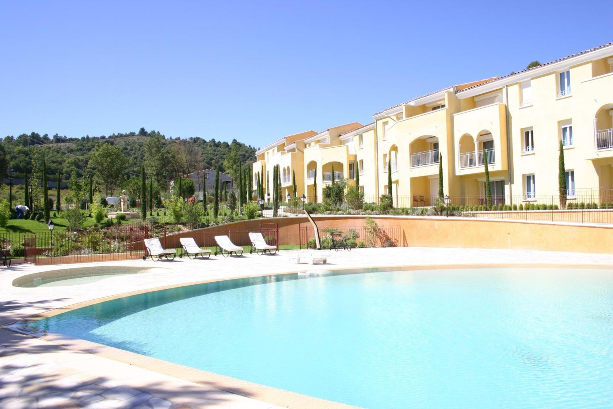 Residence Odalys La Licorne De Haute Provence Greoux-les-Bains Exterior photo