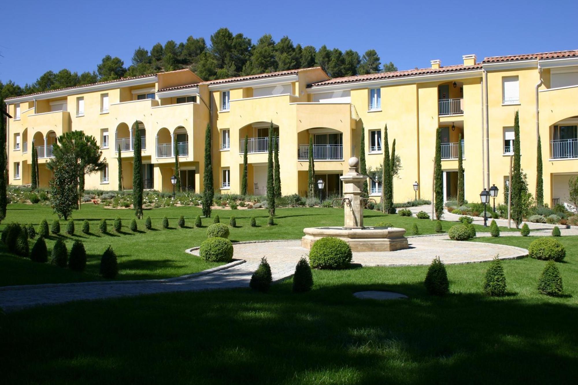 Residence Odalys La Licorne De Haute Provence Greoux-les-Bains Exterior photo